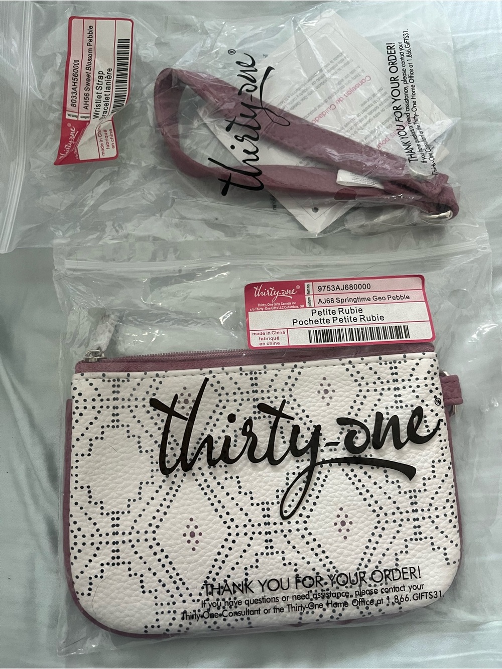 Thirty- One White Pebble Petite Rubie in Springtime Geo Pebble